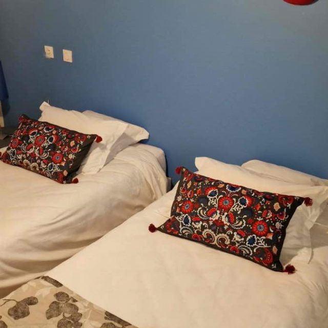 Des chambres avec deux lits simples sont à votre disposition ChezJeanne